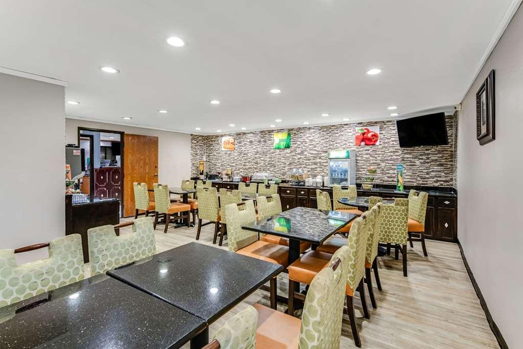 Quality Inn Merriam Kansas City Restaurant photo